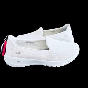 Skechers GOWALK NWT White GOGA MAX 9.5W